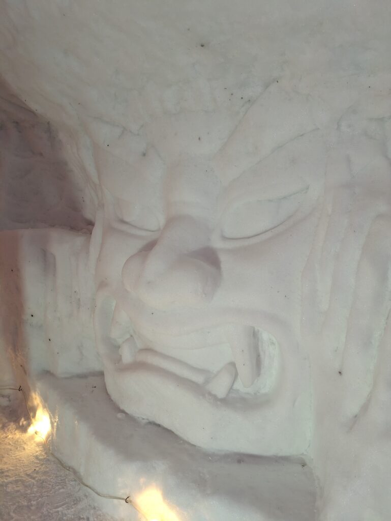 かまくらバー　ねぶた雪像