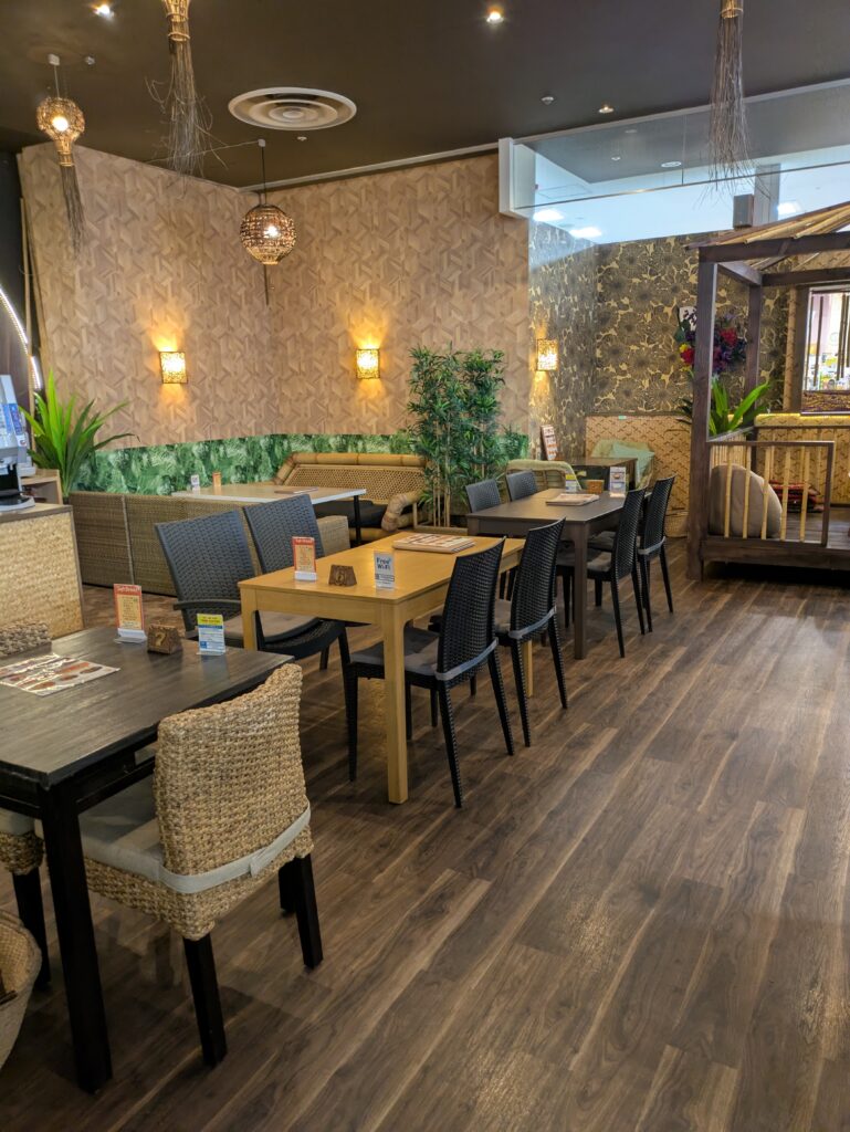 ワルンマタハリ　内装
