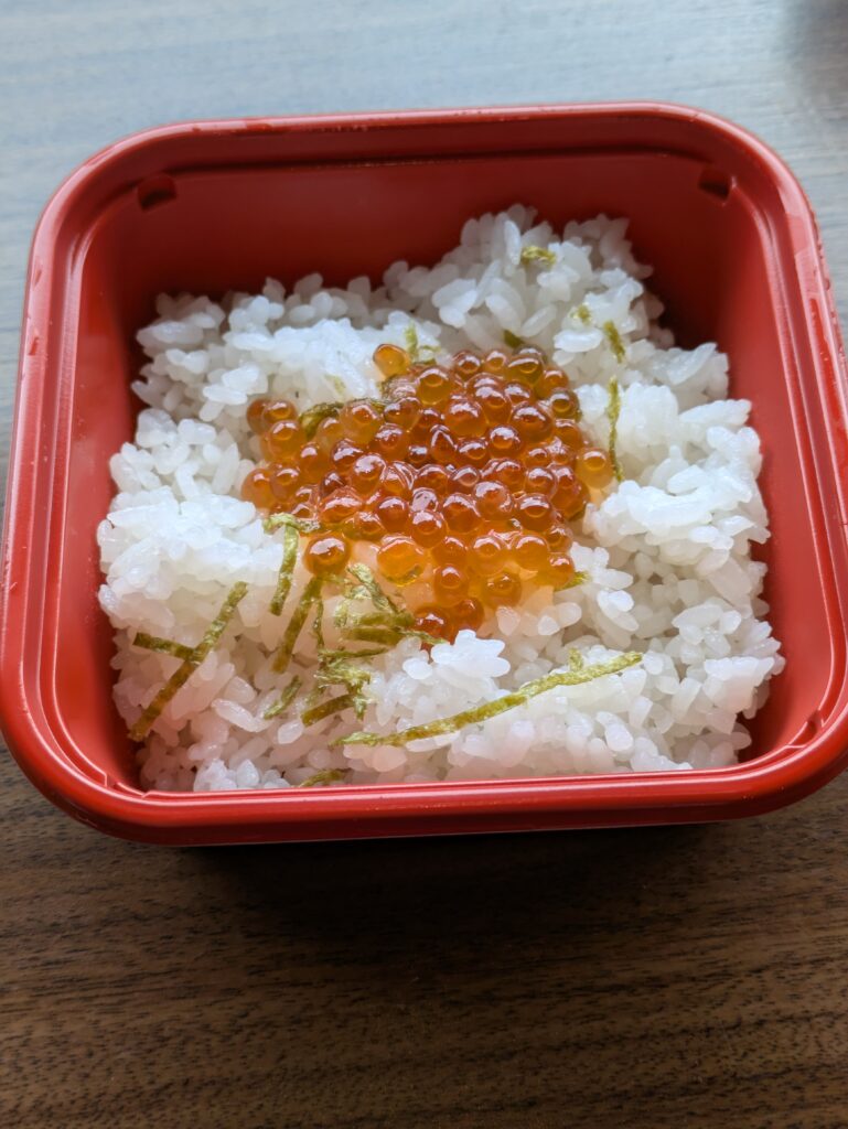 なかどまり イガ米~きてけフェアin青森県観光物産館アスパム いくら丼