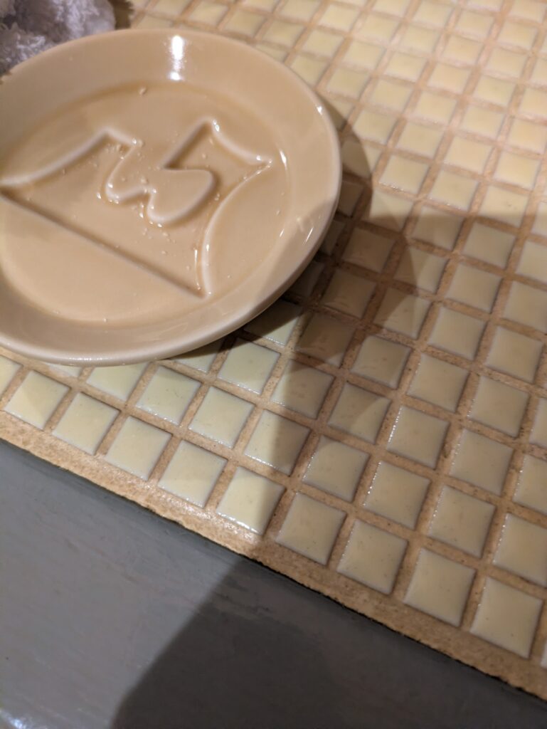 にこちゃんのおやつ皿
