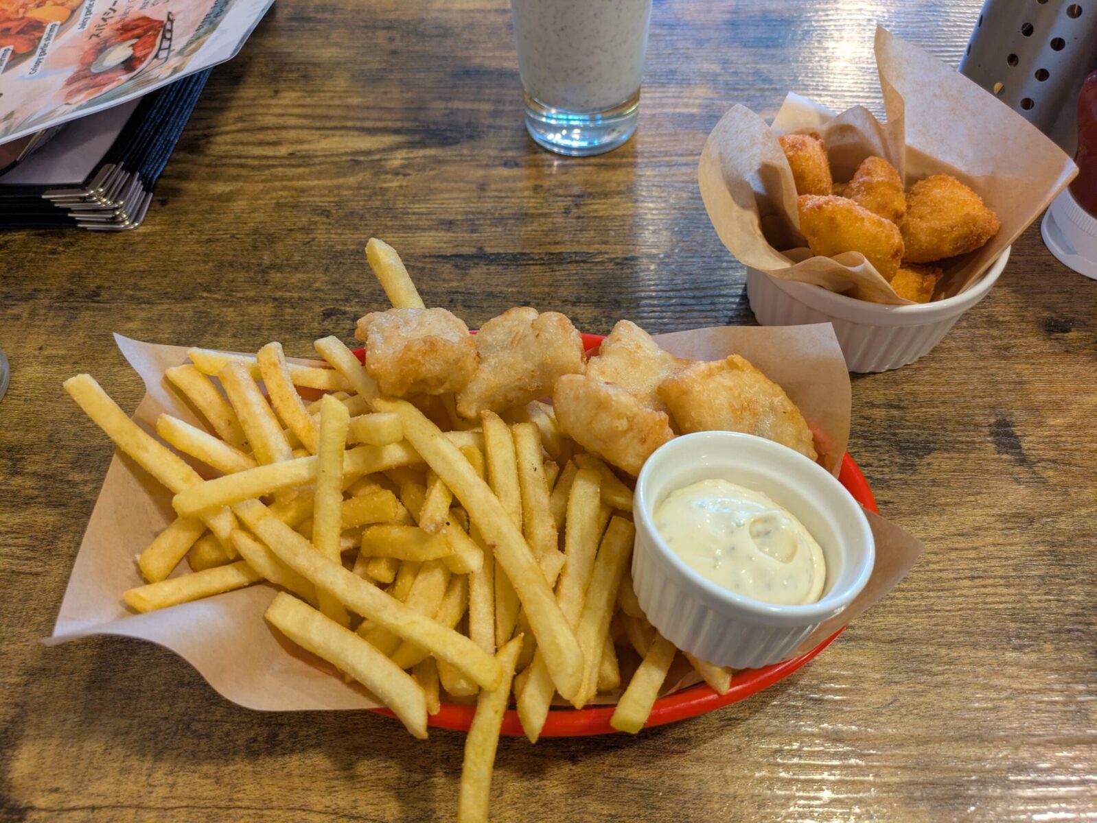 三沢市「Cafe Doggies」へ！スカイプラザ近くで3匹のワンちゃんに癒や